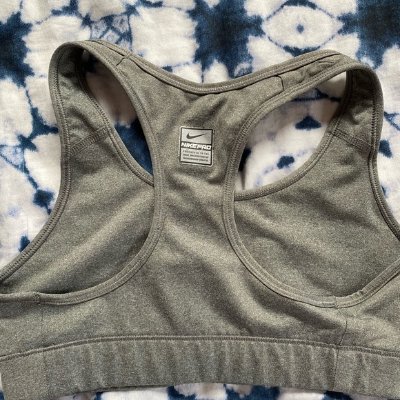 NIKE dri-fit sports bra - Picture 3 of 3